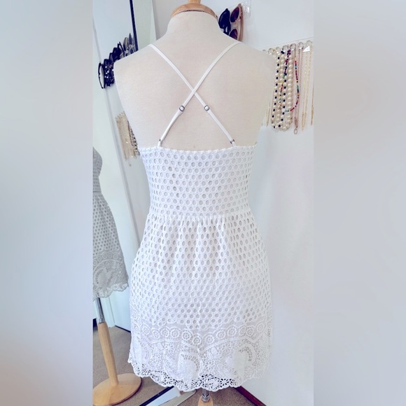 Abercrombie & Fitch••White Crochet Dress•• Medium - Picture 4 of 9